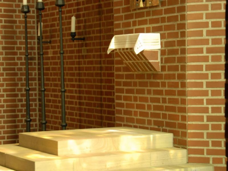 Tabernakel hinter dem Altar